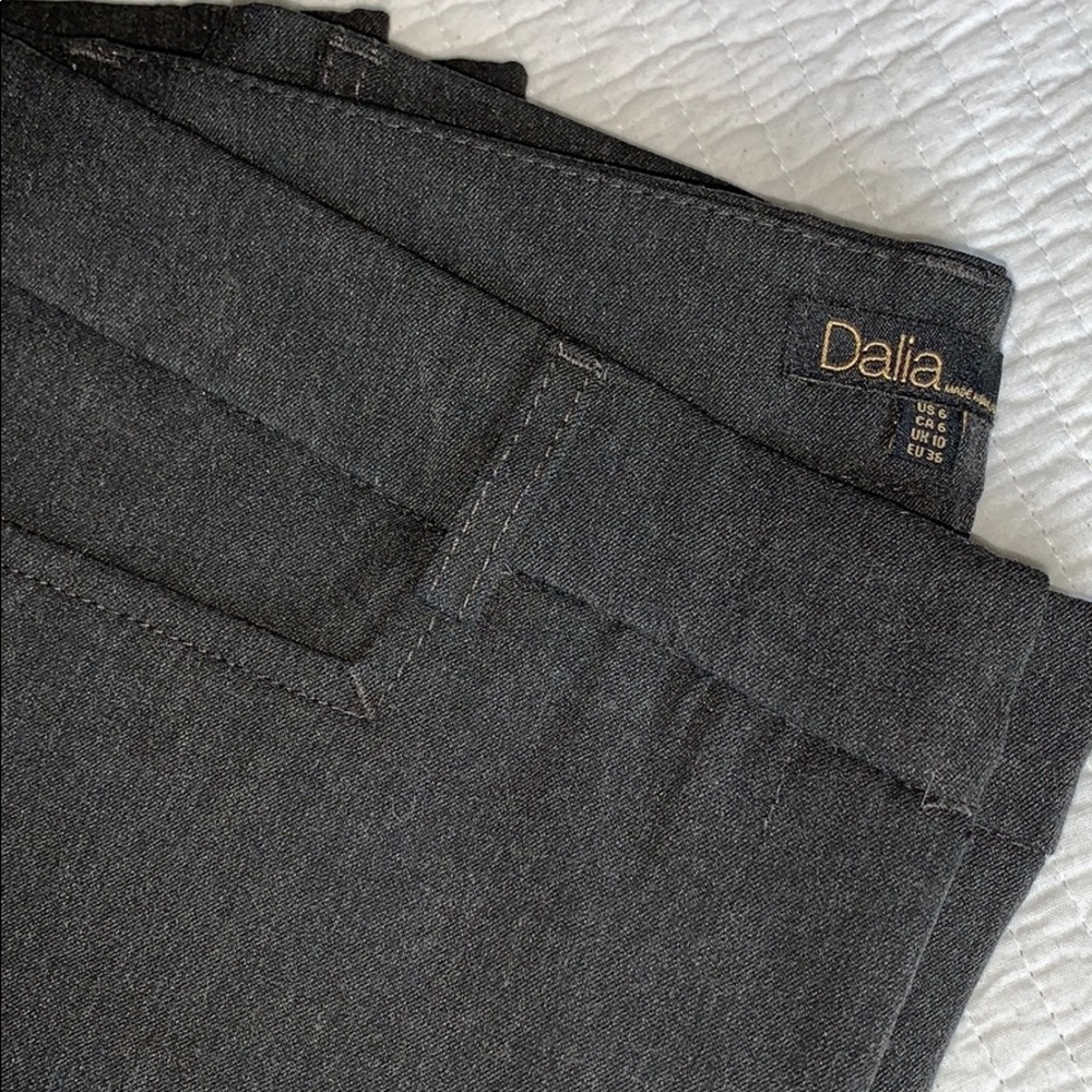 Women’s trousers. Size 6 in charcoal gray.